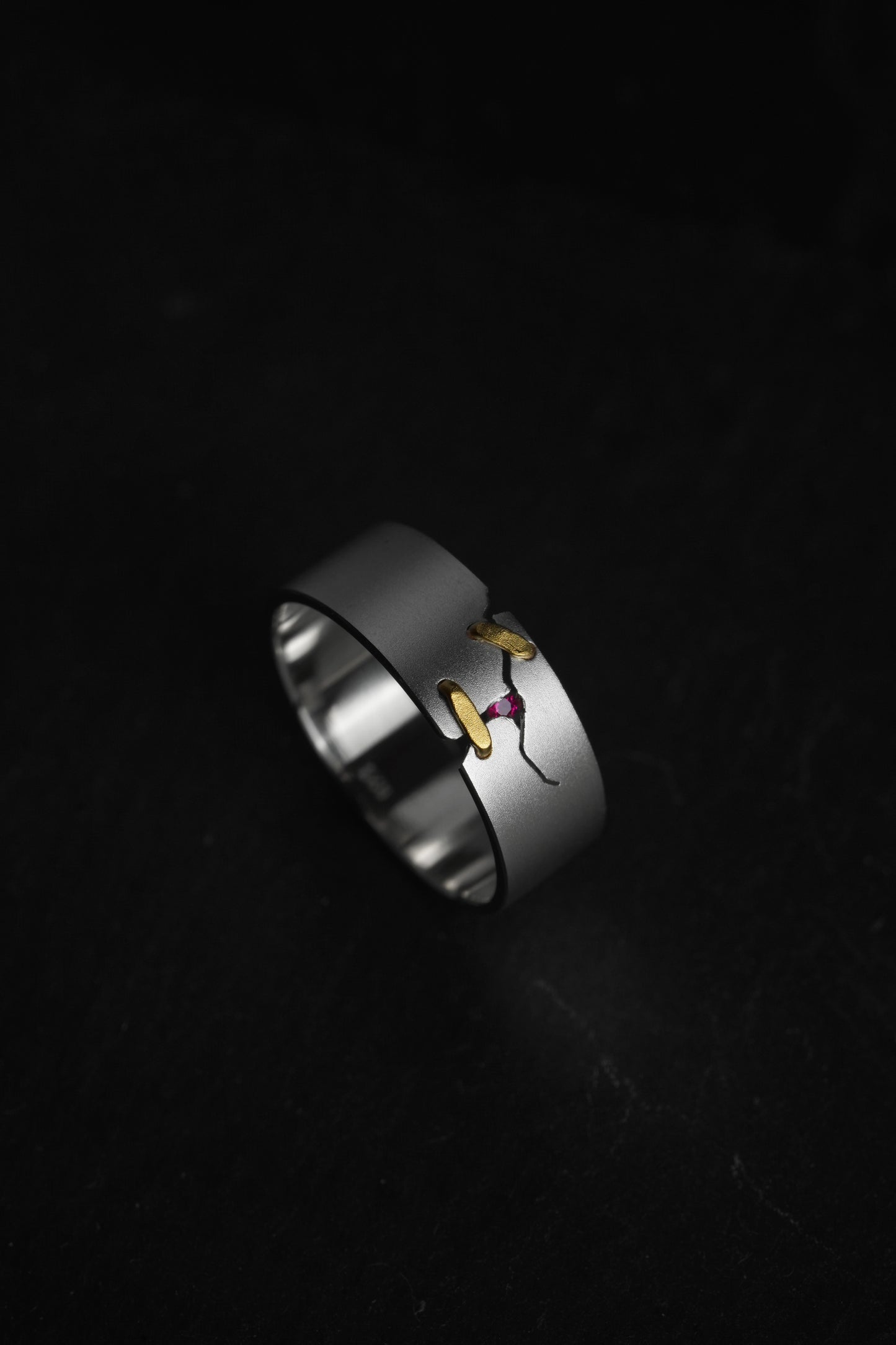 JuCi Band Ring White Duo With Ruby