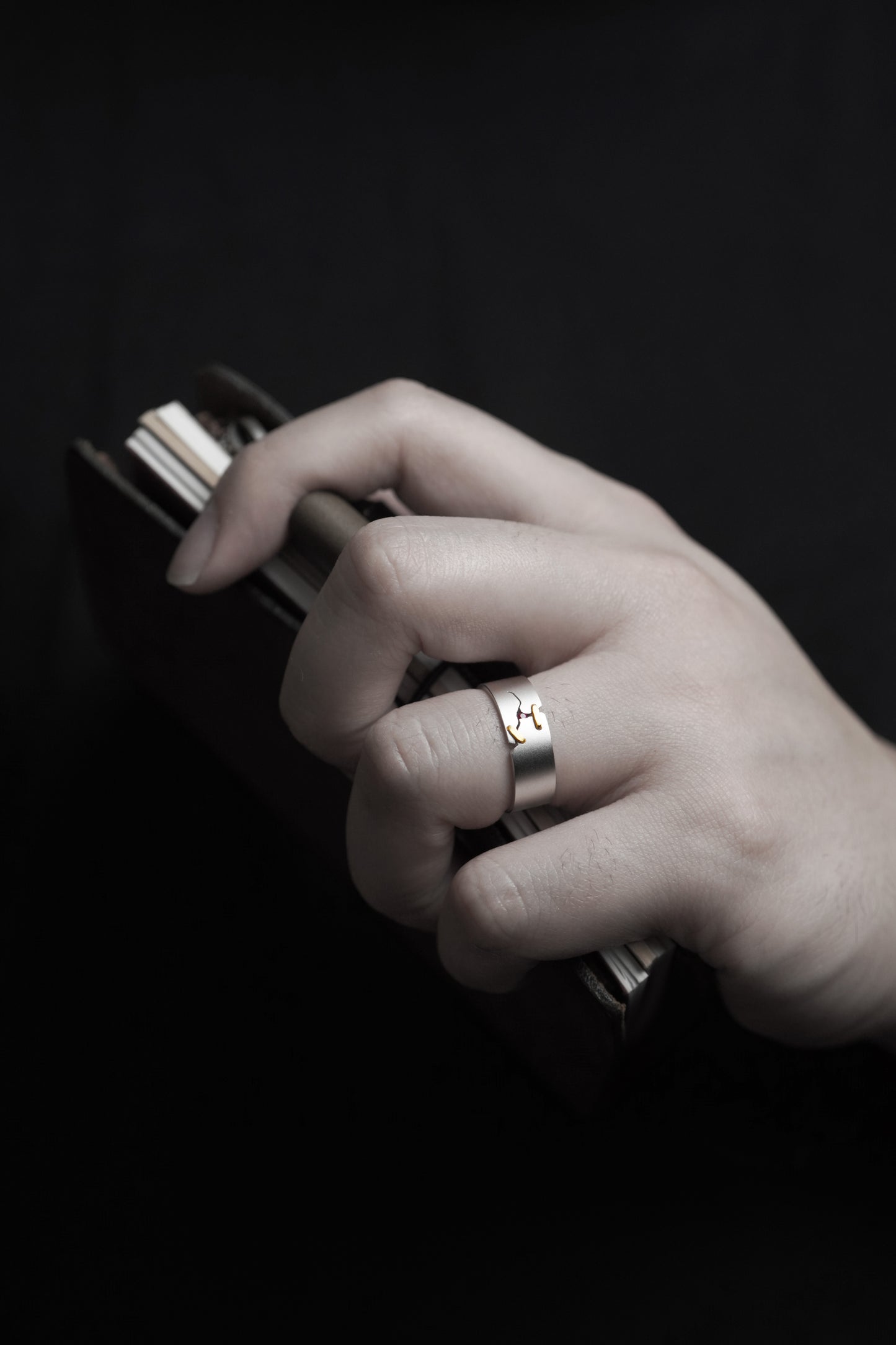 JuCi Band Ring White Duo With Ruby