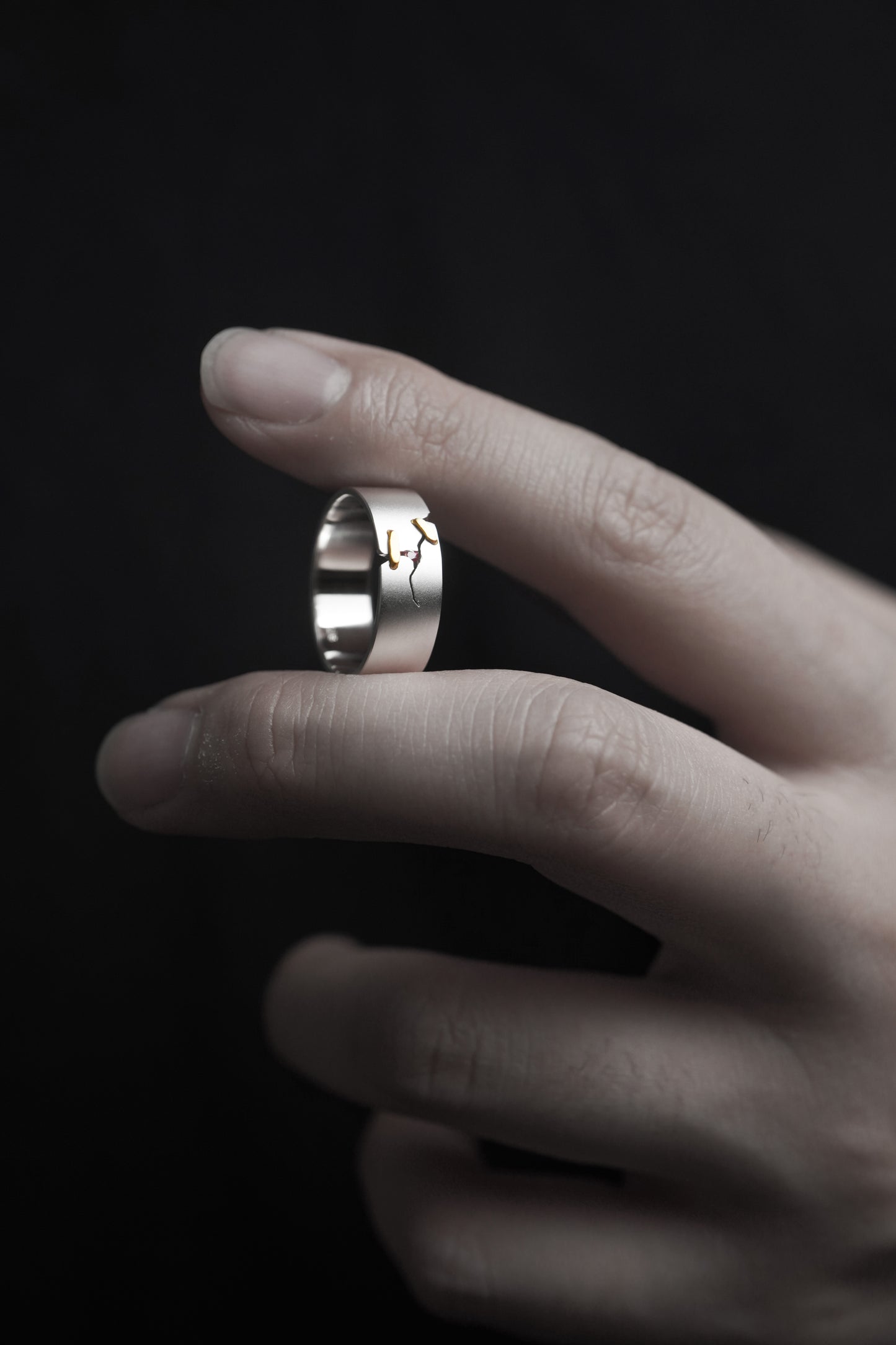 JuCi Band Ring White Duo With Ruby