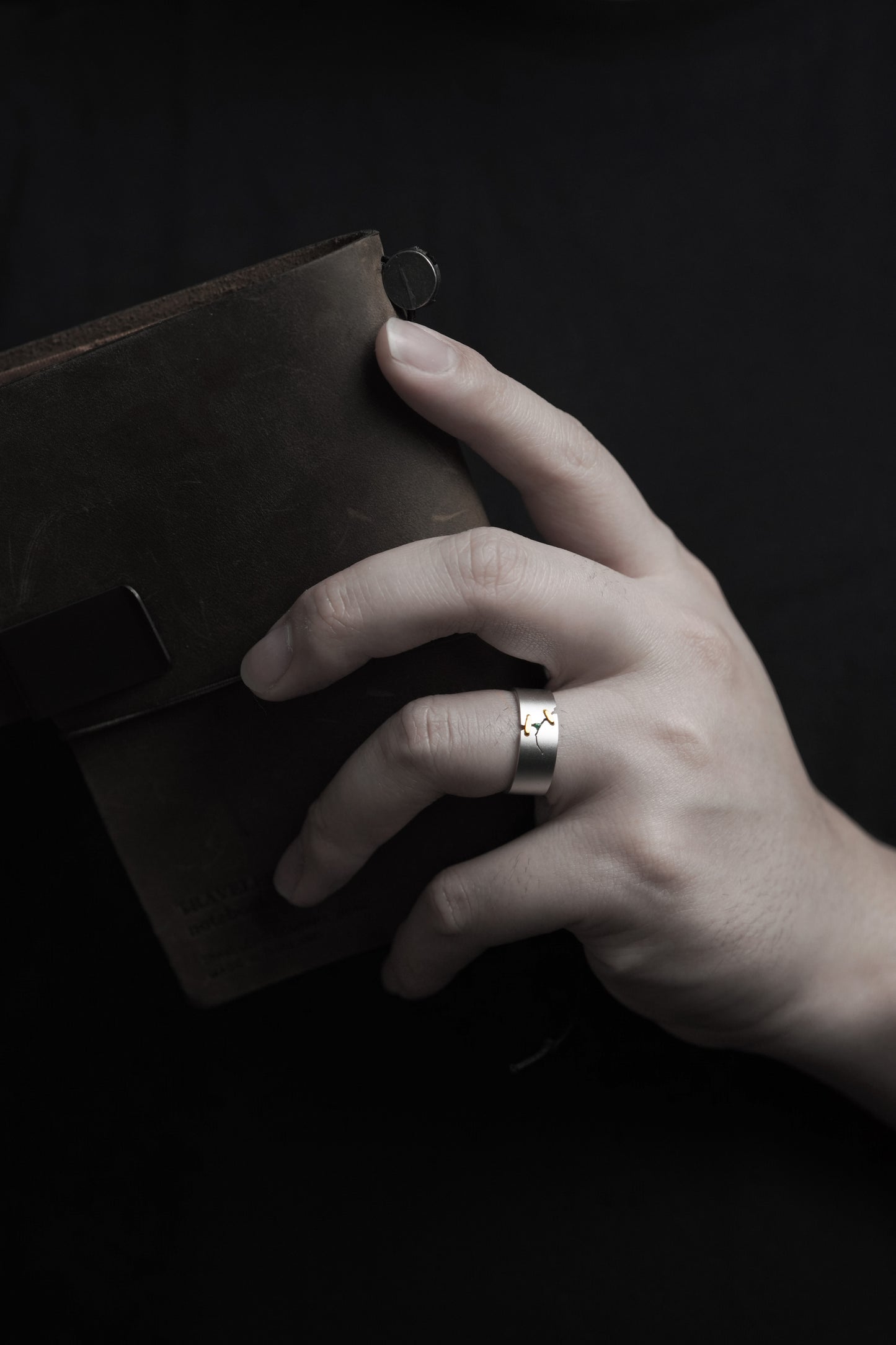 JuCi Band Ring White Duo With Emerald