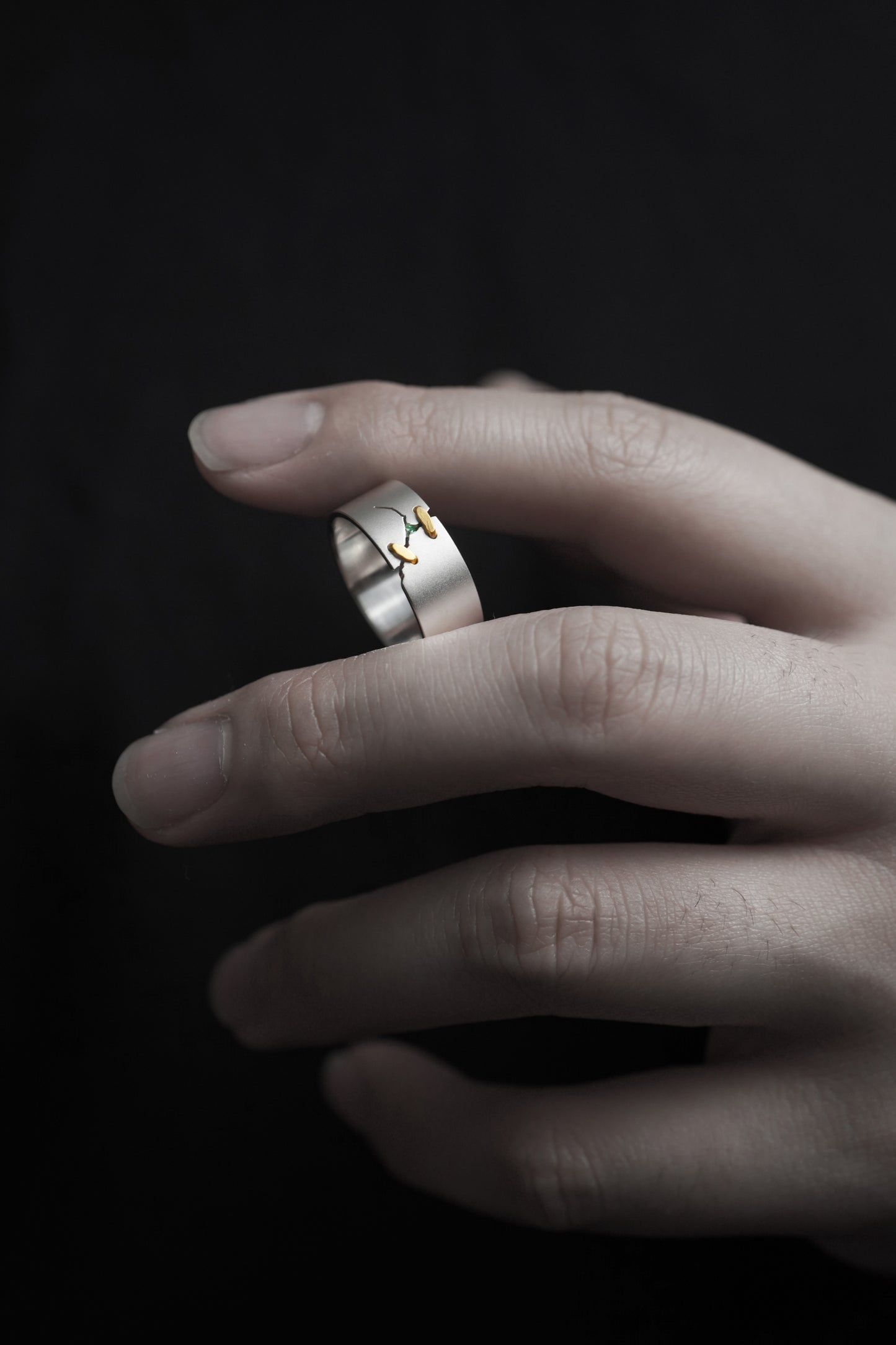 JuCi Band Ring White Duo With Emerald