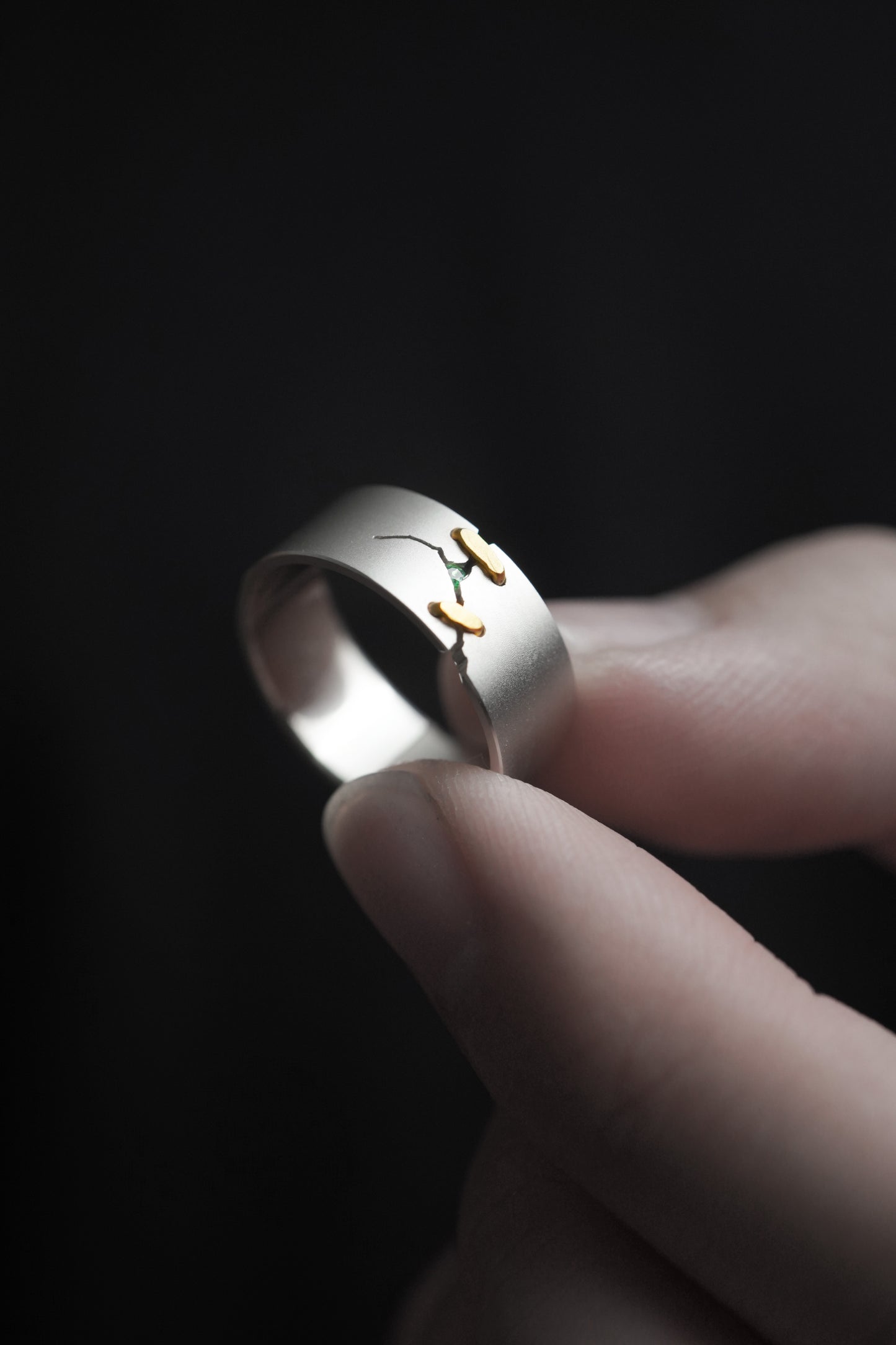 JuCi Band Ring White Duo With Emerald