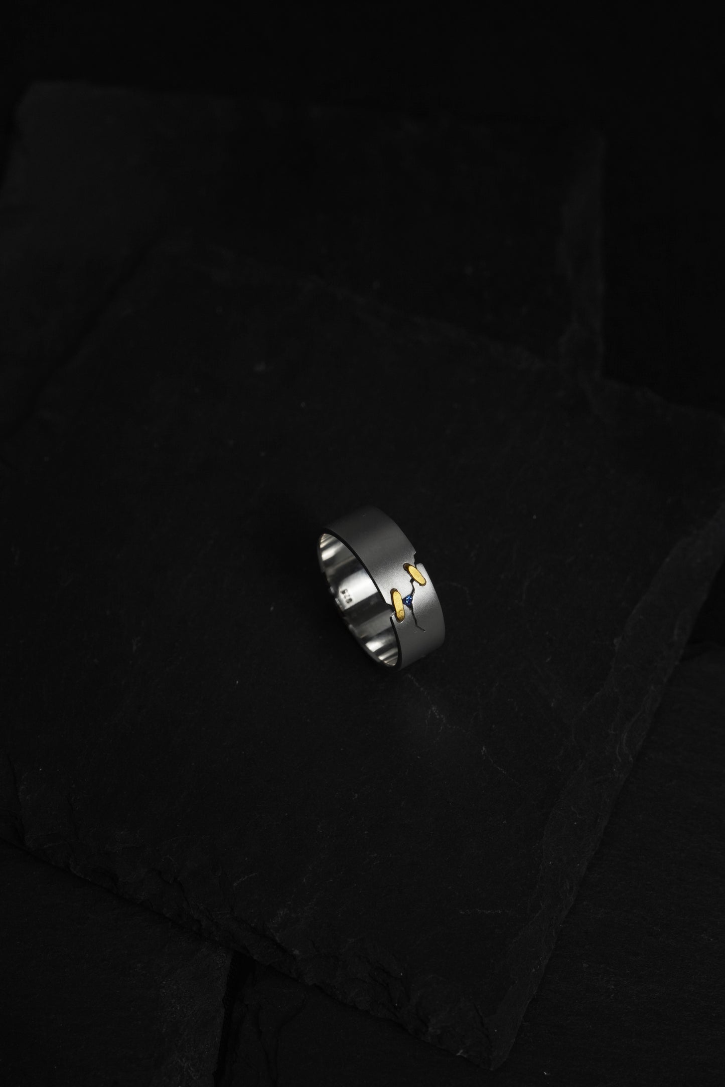 JuCi Band Ring White Duo With Sapphire