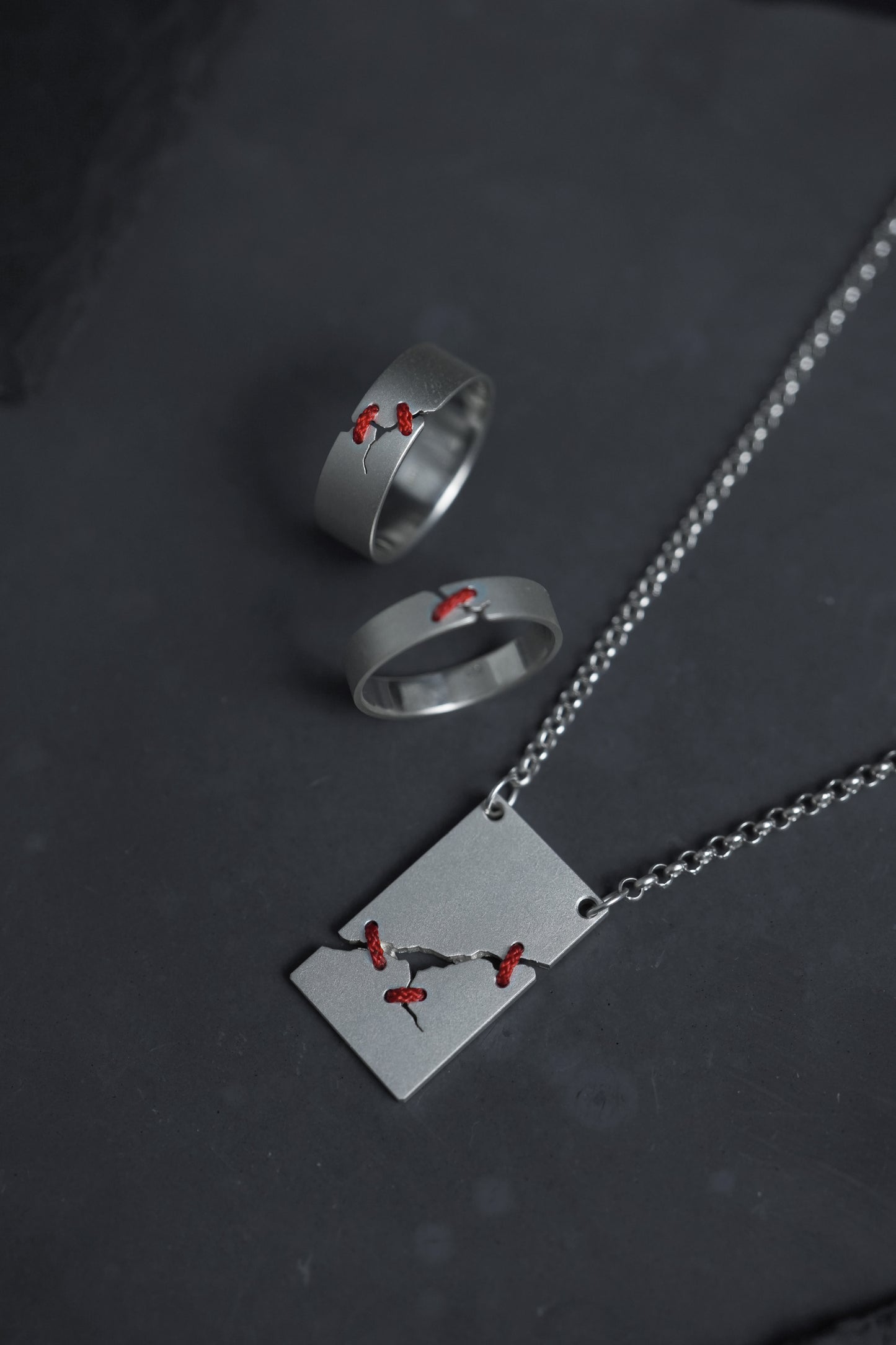 JuCi Red Line Pendant Tri