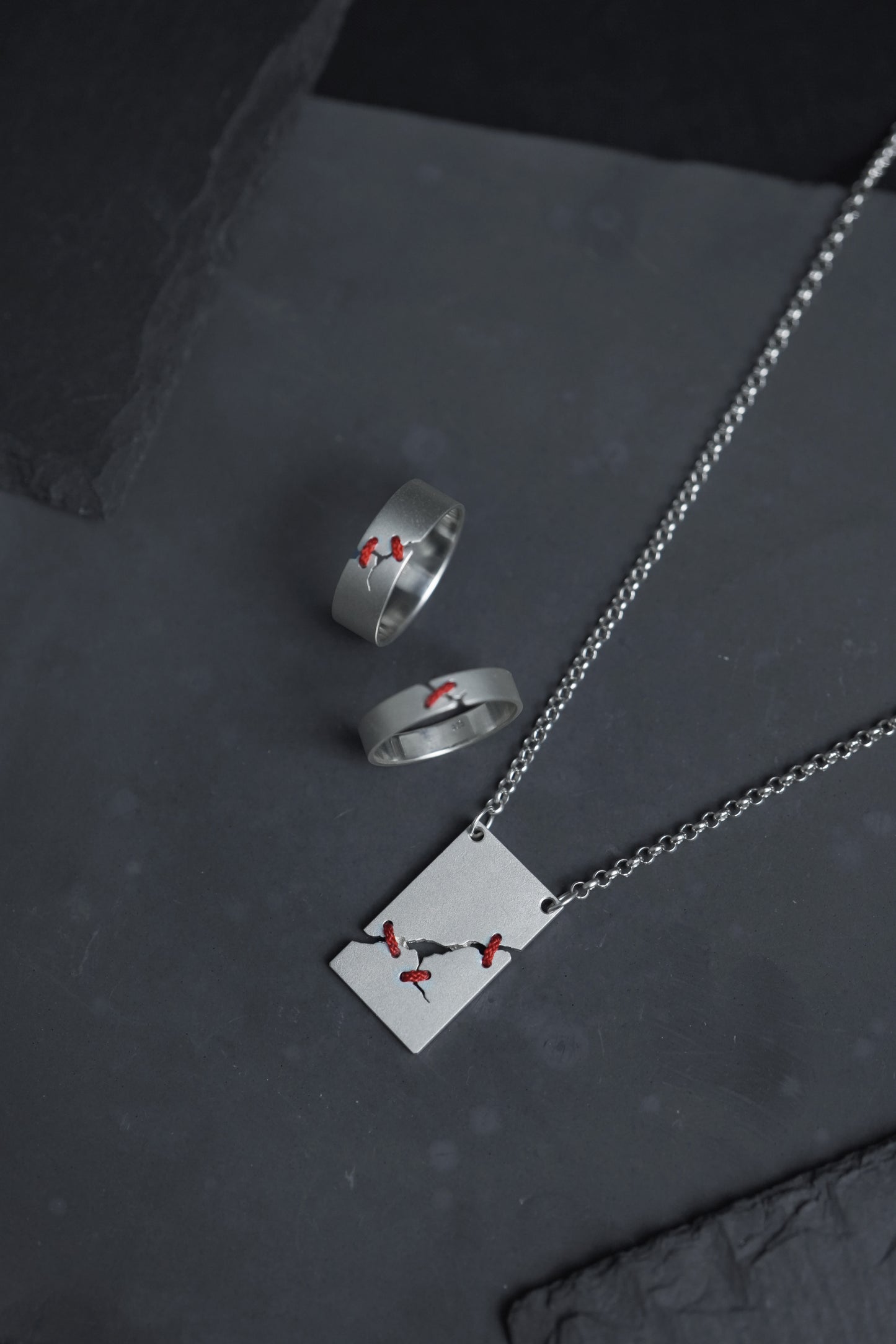 JuCi Red Line Pendant Tri